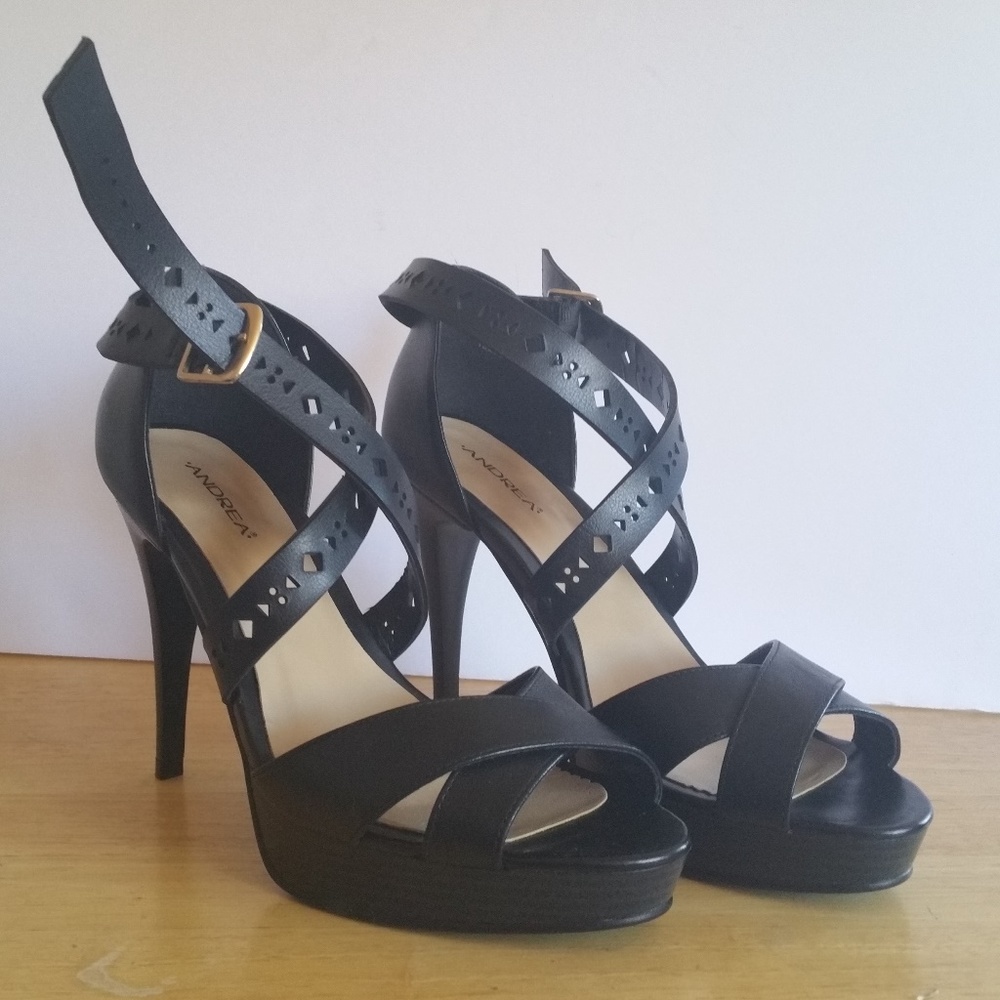 NEW!  Black pumps